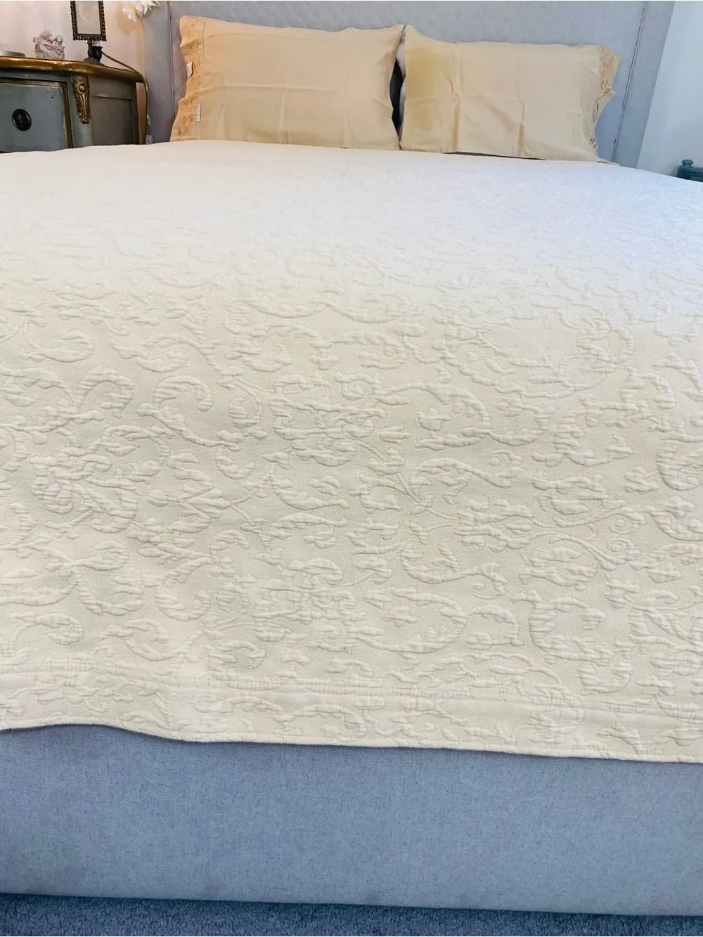Matelasse’ /Damask Vtg Golden blond 100% cotton Portugal